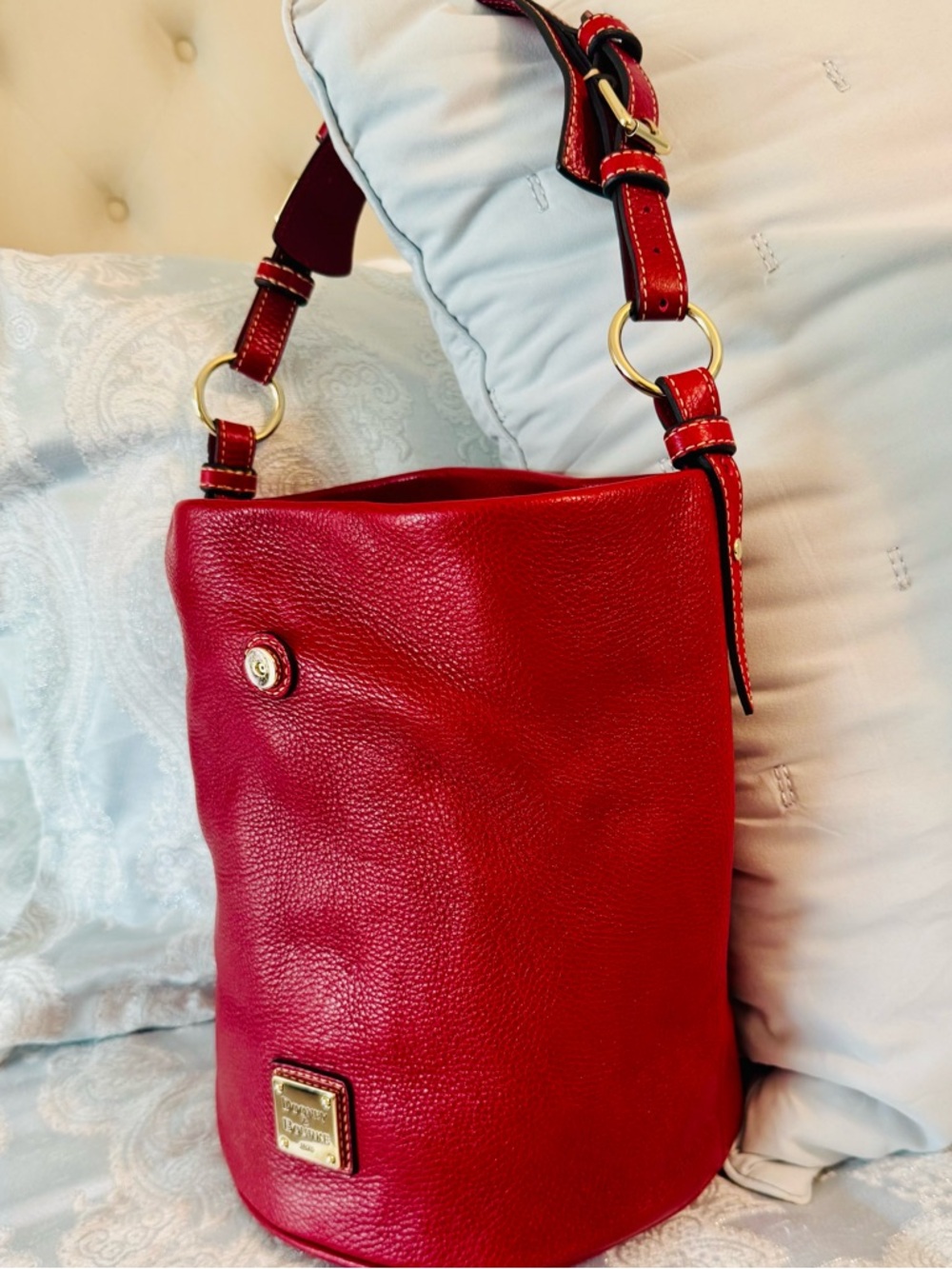 Dooney & Bourke Red Pebbled Leather Bucket Shoulder Bag EUC - Picture 3 of 13